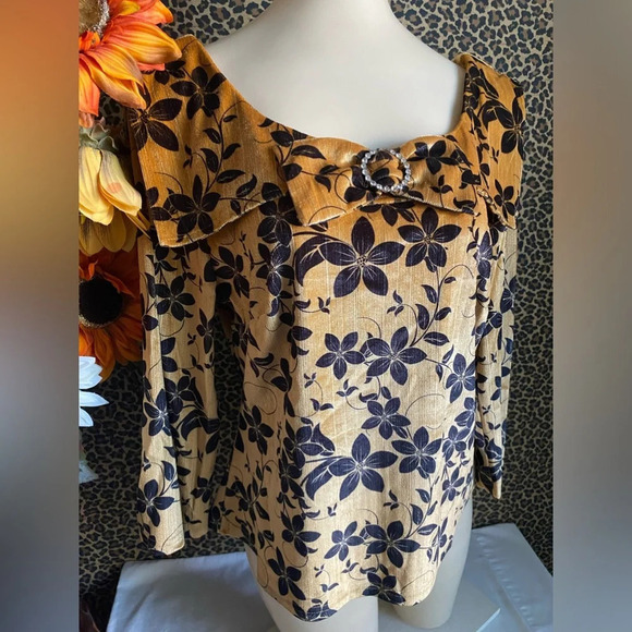 🦋B2G1🦋UNIQUE VINTAGE Gold Velvet Wide Collar & Bow Top NWT | LARGE | - Picture 4 of 12